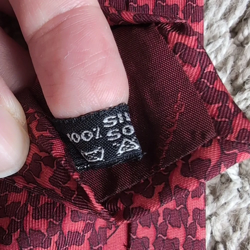 Salvatore Ferragamo Red Patterned Silk Men's Tie